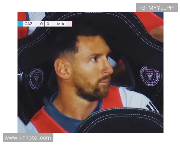 足球明星变身大叔搞笑视频引发网友热议展现生活另一面