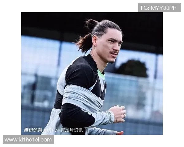 美式丸子头足球明星的魅力与风格解析